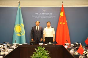 海关总署副署长孙玉宁于5月11日在署会见来华访问的哈萨克斯坦共和国农业部部长卡拉舒克耶夫