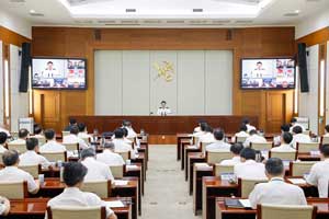 海关总署党委书记、署长俞建华围绕&ldquo;高举旗帜、走在前列、步调一致 走好践行&lsquo;两个维护&rsquo;第一方阵&rdquo;讲授主题教育专题党课