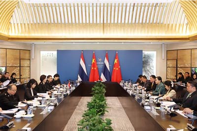 海关总署党委书记孙梅君会见泰国农业与合作社部部长纳叻蒙