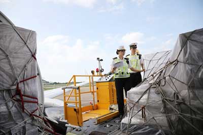 珠海机场国际货运口岸首批货物正式发运（图） 粤港澳大湾区再添国际航空物流新通道