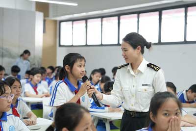 &ldquo;三进&rdquo;传知识 国门守平安(图)