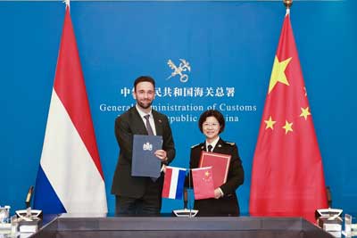 海关总署署长孙梅君会见荷兰农业、渔业、粮食安全及 自然部部长埃尔肯斯