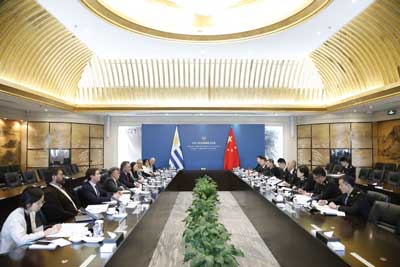 海关总署副署长王军会见乌拉圭牧农渔业部副部长卡拉姆布拉