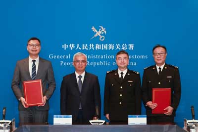 海关总署副署长张宝峰会见澳门特别行政区政府行政法务司司长黄少泽