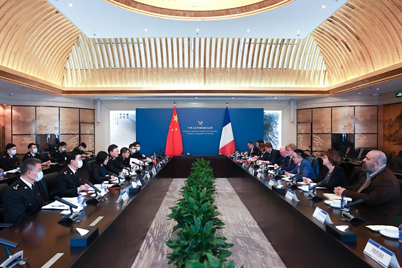 海关总署署长俞建华会见法国农业与粮食主权部部长马克·费诺（图）