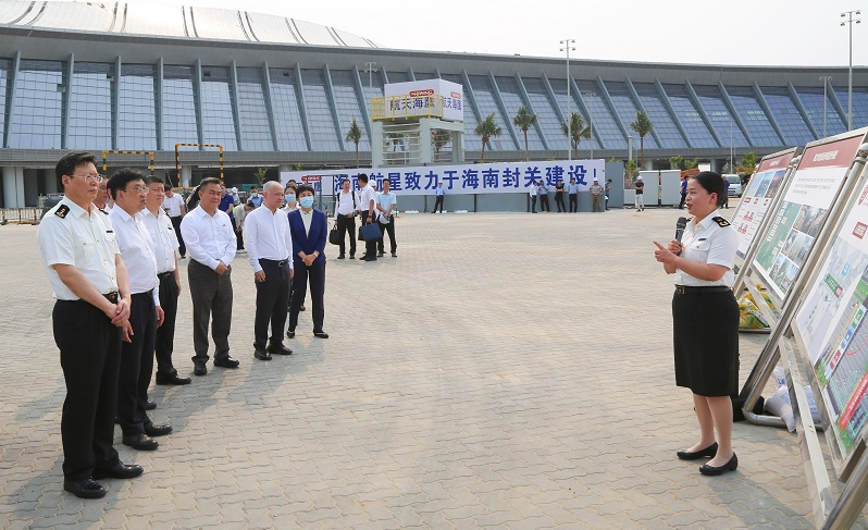 俞建华在海口新海港调研二线口岸建设情况 俞建华在海口新海港调研二线口岸建设情况