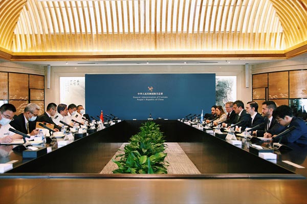 海关总署副署长王令浚会见阿根廷经济部部长马萨,双方就阿农食产品输华、深化中阿关检合作等议题交换意见 海关总署副署长王令浚会见阿根廷经济部部长马萨,双方就阿农食产品输华、深化中阿关检合作等议题交换意见