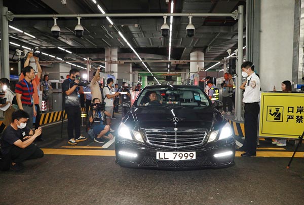 “港车北上”政策落地实施 首辆香港单牌车经大桥口岸进入广东 “港车北上”政策落地实施 首辆香港单牌车经大桥口岸进入广东