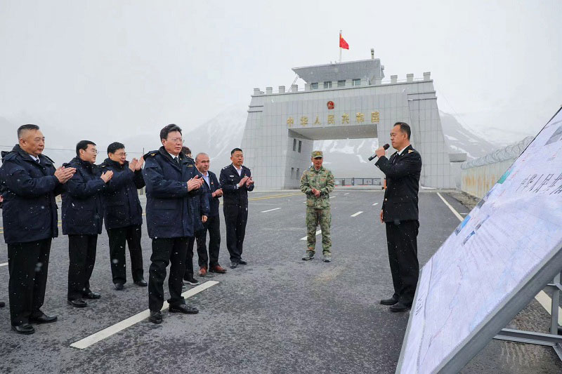 海关总署署长俞建华到新疆调研