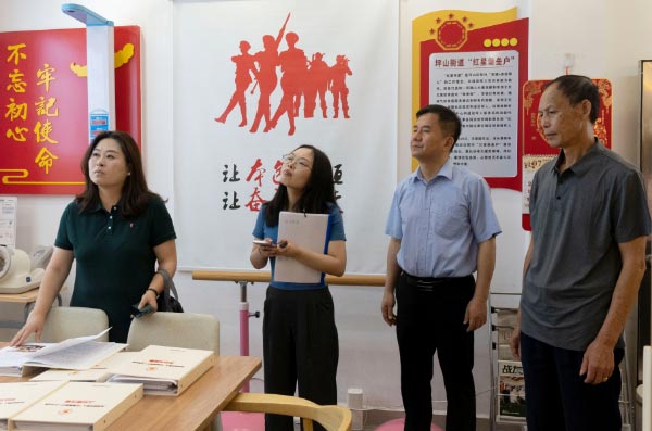 退役军人事务部到坪山区调研深圳首家退役军人“红星堡垒户” 退役军人事务部到坪山区调研深圳首家退役军人“红星堡垒户”