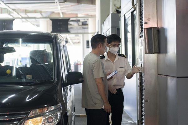 港珠澳大桥珠海公路口岸单日通关车辆突破10000辆次 港珠澳大桥珠海公路口岸单日通关车辆突破10000辆次