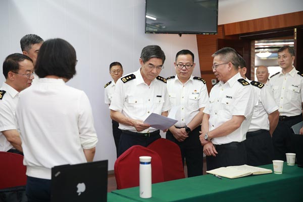 海关总署副署长王令浚在天津海关调研 海关总署副署长王令浚在天津海关调研