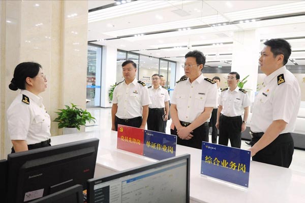 9月25日至27日，海关总署署长、党委书记俞建华到河南调研