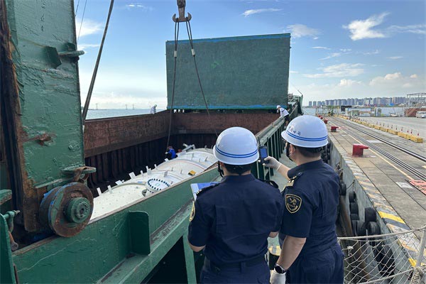 大铲湾海关保障重化工大型特种设备快速通关 大铲湾海关保障重化工大型特种设备快速通关