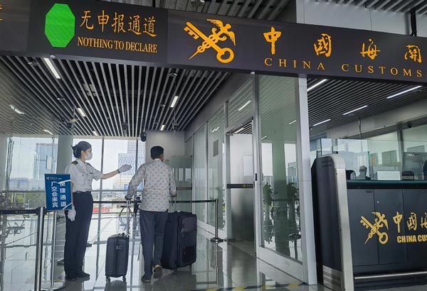 广交会便捷通关通道正式启用 海关护航客商“广交天下” 广交会便捷通关通道正式启用 海关护航客商“广交天下”