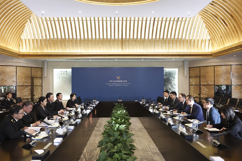 海关总署署长俞建华会见雀巢集团首席执行官（CEO）马克·施奈德（图）