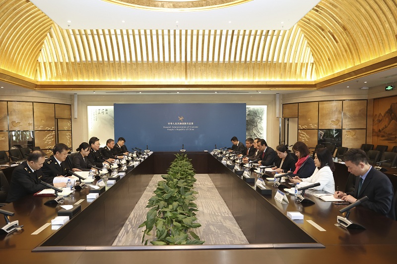 海关总署署长俞建华会见联邦快递集团总裁兼首席执行官芮思博（图）