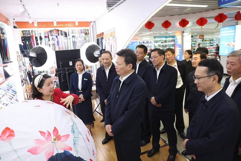 海关总署署长俞建华到浙江义乌调研（图）