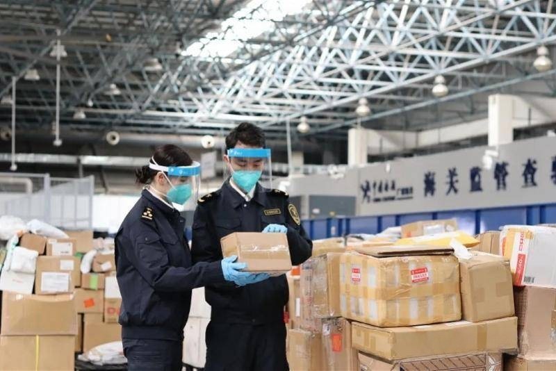 广州海关所属广州邮局海关精准拦截侵权邮包