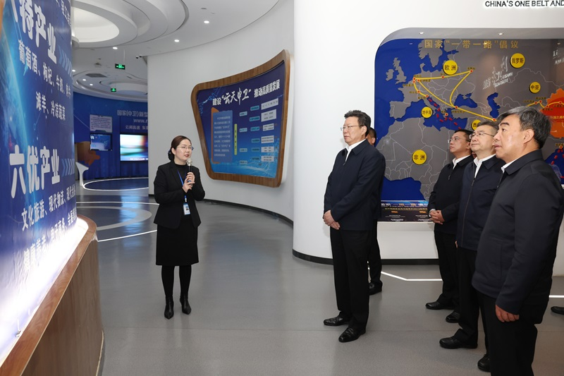 俞建华一行在中卫市中关村西部云基地调研 俞建华一行在中卫市中关村西部云基地调研
