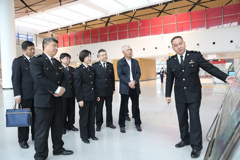 孙梅君在海口新海港码头调研“二线”口岸海关监管工作 孙梅君在海口新海港码头调研“二线”口岸海关监管工作