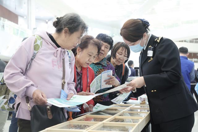 天津海关开展全国疟疾日宣传活动 天津海关开展全国疟疾日宣传活动