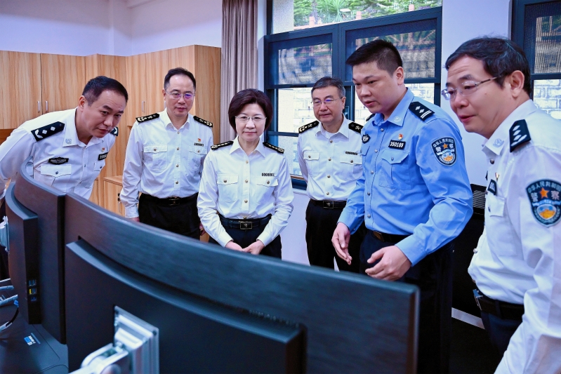 5月8日孙梅君署长在福州海关缉私局执法办案中心调研2 5月8日孙梅君署长在福州海关缉私局执法办案中心调研2
