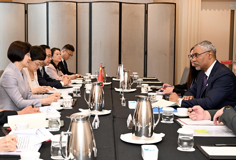 海关总署署长孙梅君会见世界海关组织秘书长伊恩·桑德斯 海关总署署长孙梅君会见世界海关组织秘书长伊恩·桑德斯