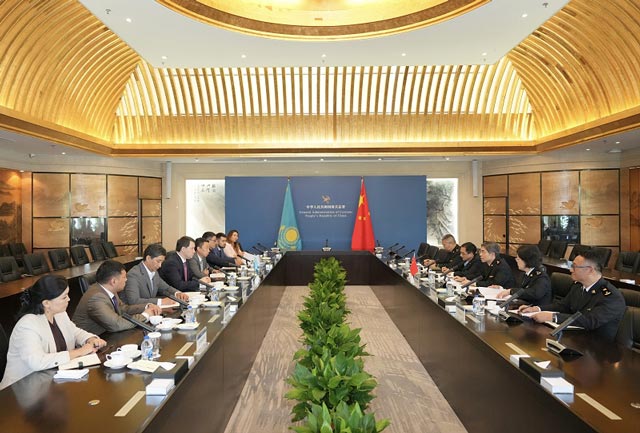 海关总署副署长王令浚会见哈萨克斯坦农业部副部长肯热汉努雷