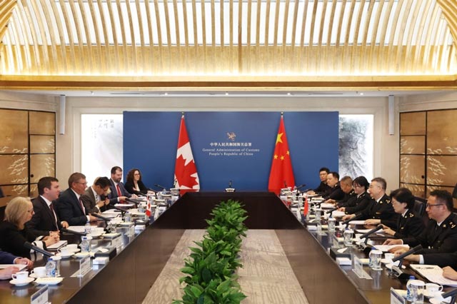 海关总署党委委员、办公厅主任张宝峰会见加拿大萨斯喀彻温省省长莫伊和加拿大总理议会秘书布洛伊斯