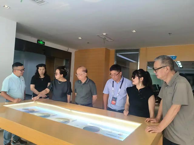 北美贵州商会考察团走进贵州全安密灵科技有限公司