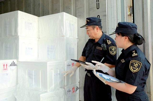 　9月15日，载着来自马来西亚冰淇淋的集装箱，在南宁海关监管下运抵广西南宁国际会展中心，至此，第22届中国—东盟博览会的全部进境展品均已运抵