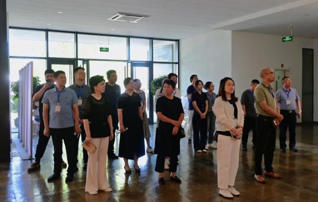 代表们走进苏州市规划展示馆,详细了解苏州城市发展规划 代表们走进苏州市规划展示馆,详细了解苏州城市发展规划