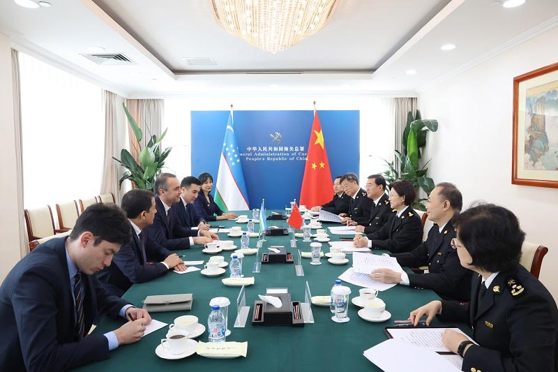 10月24日上午,海关总署署长孙梅君在署会见乌兹别克斯坦海关委员会主席马夫洛诺夫一行 10月24日上午,海关总署署长孙梅君在署会见乌兹别克斯坦海关委员会主席马夫洛诺夫一行