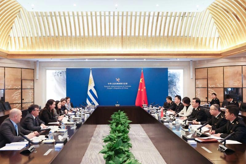 10月30日下午，海关总署副署长赵增连在署会见乌拉圭外交部副部长苏卡西