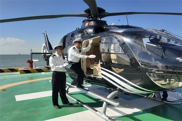 全国首个“海空一体”口岸跨境直升机航线正式通航,深圳国际邮轮母港已于当天正式开通了前往香港国际机场、香港信德机场、澳门国际机场及氹仔码头的跨境直升机业务