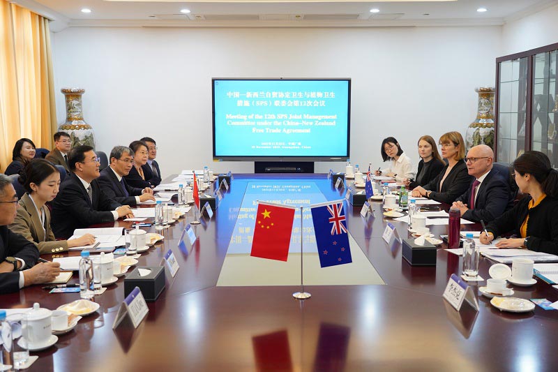 11月28日，海关总署副署长赵增连与新西兰初级产业部常务副部长雷·史密斯在广州共同主持召开中国—新西兰自贸协定卫生与植物卫生措施（SPS）联合管理委员会第12次会议