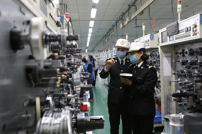 青岛海关所属荣威海关关员调研高新技术企业