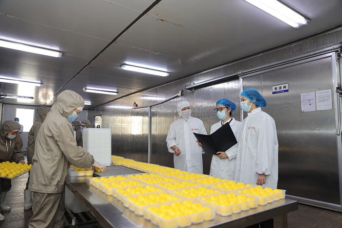 关员到关区供澳门糕点企业调研
