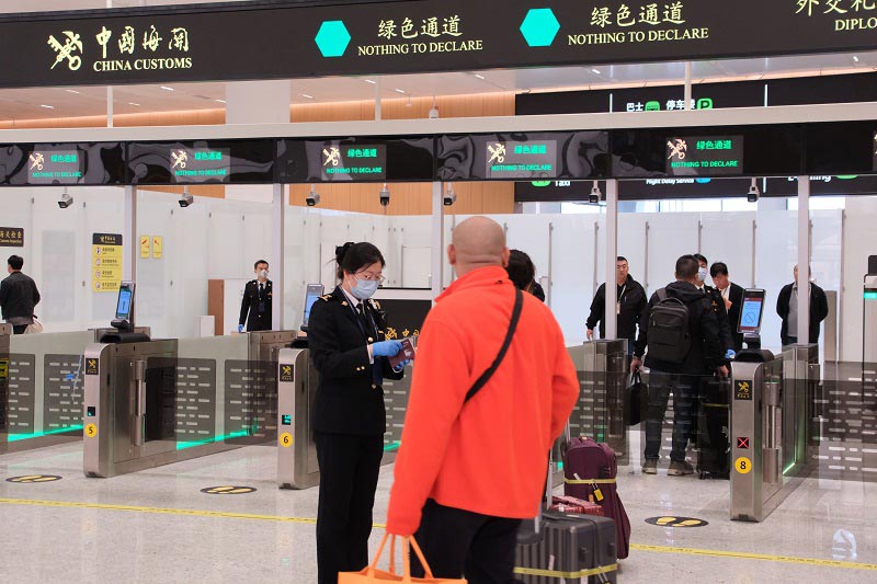 海关保障广州白云国际机场T3航站楼国际业务启用后首批进境旅客高效通关 海关保障广州白云国际机场T3航站楼国际业务启用后首批进境旅客高效通关