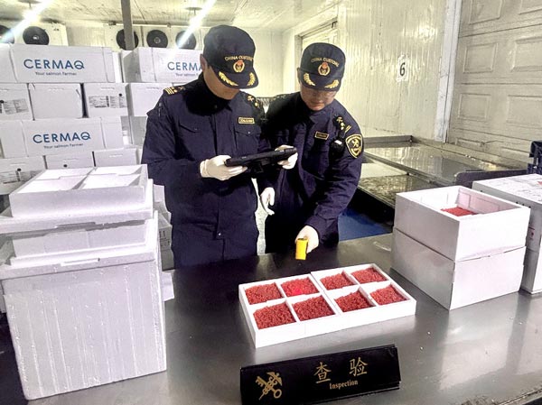 浦东机场海关高效验放进口的27.5万粒大西洋鲑鱼卵
