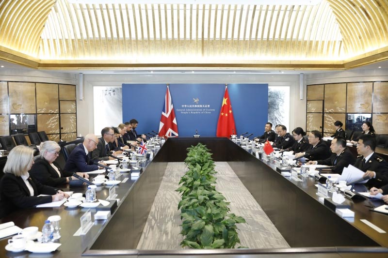 海关总署副署长吴海平会见英国国家打击犯罪总局局长格雷姆·比格