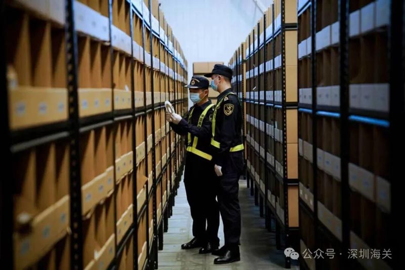 深圳宝安机场海关保障国内首家智能化电子元器件物品仓库在机场保税物流中心建成并投入运行 深圳宝安机场海关保障国内首家智能化电子元器件物品仓库在机场保税物流中心建成并投入运行