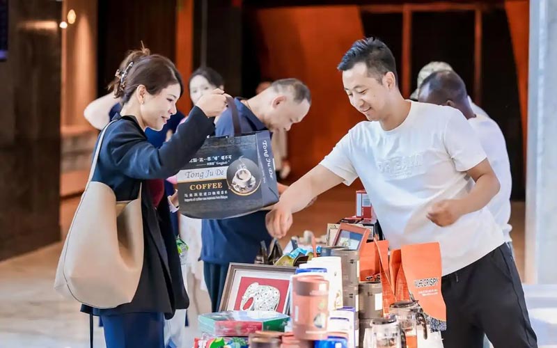 大会设置“空港直达・买全球” 跨境电商进口优品展 大会设置“空港直达・买全球” 跨境电商进口优品展