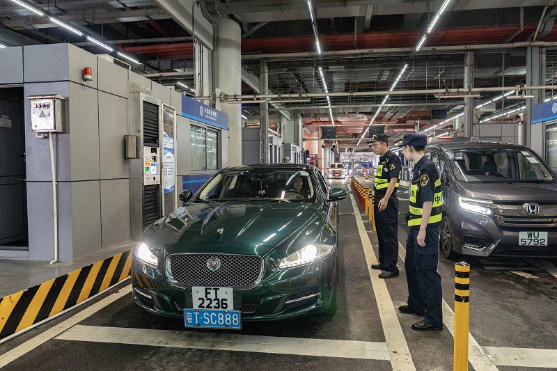 港珠澳大桥海关快速验放“粤车南下”车辆 港珠澳大桥海关快速验放“粤车南下”车辆