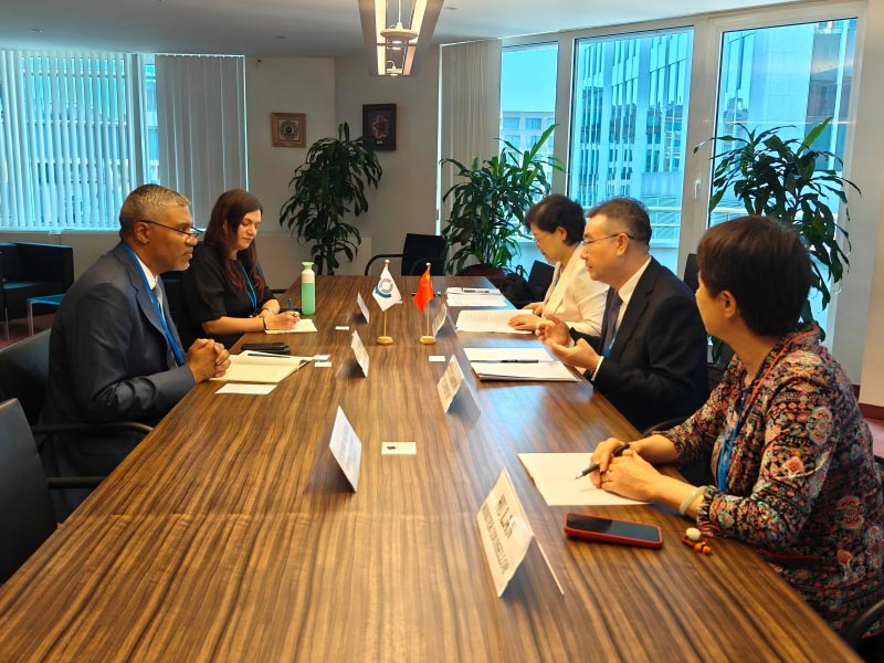 海关总署副署长张宝峰会见世界海关组织秘书长伊恩·桑德斯