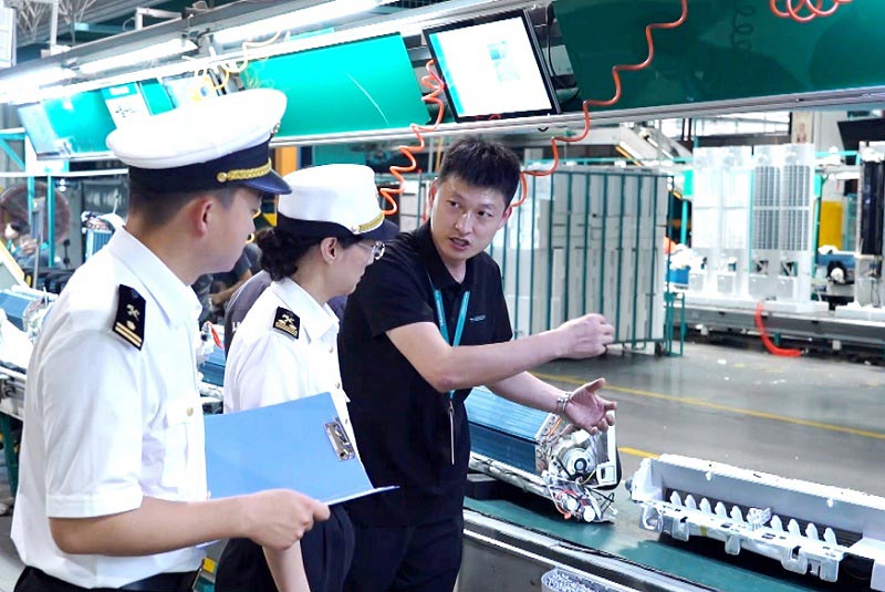 关员在空调生产企业开展现场调研
