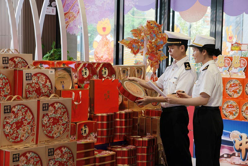 黄埔海关所属东莞海关关员到辖区月饼生产企业调研月饼产品出口情况 黄埔海关所属东莞海关关员到辖区月饼生产企业调研月饼产品出口情况