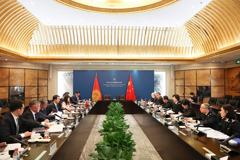 海关总署署长孙梅君会见吉尔吉斯斯坦副总理兼水资源、农业和加工业部部长阿昆别科夫